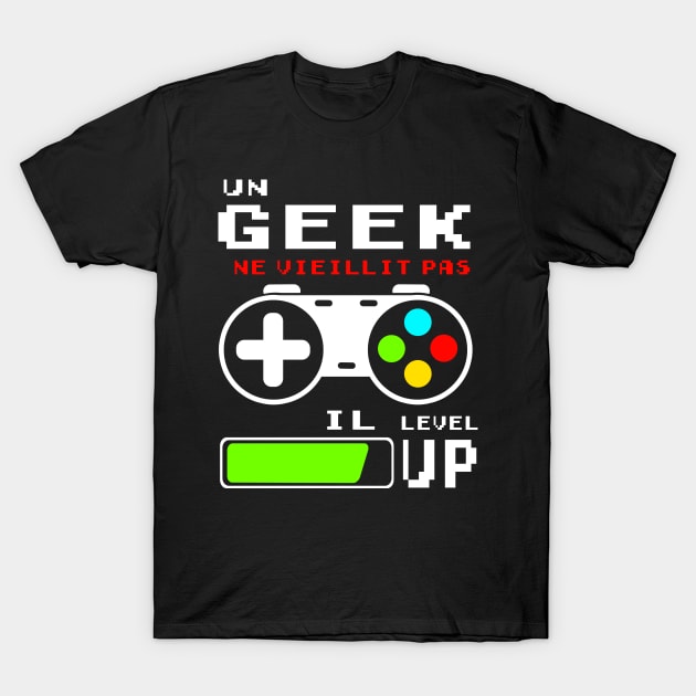 Un Geek ne vieillit pas T-Shirt by Meca-artwork